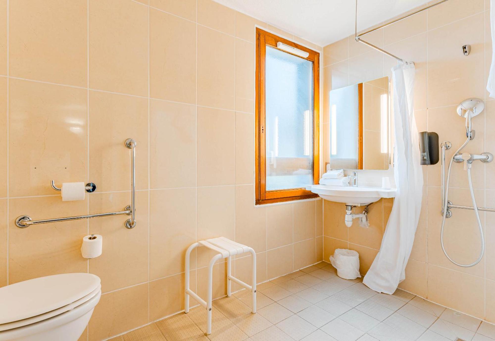 B&B Hotel Poitiers 3 Futuroscope ชาสเซเนย-ดู-ปัวตู ภายนอก รูปภาพ